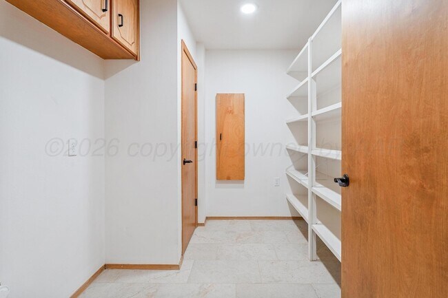 Building Photo - 3456 Gladstone Ln