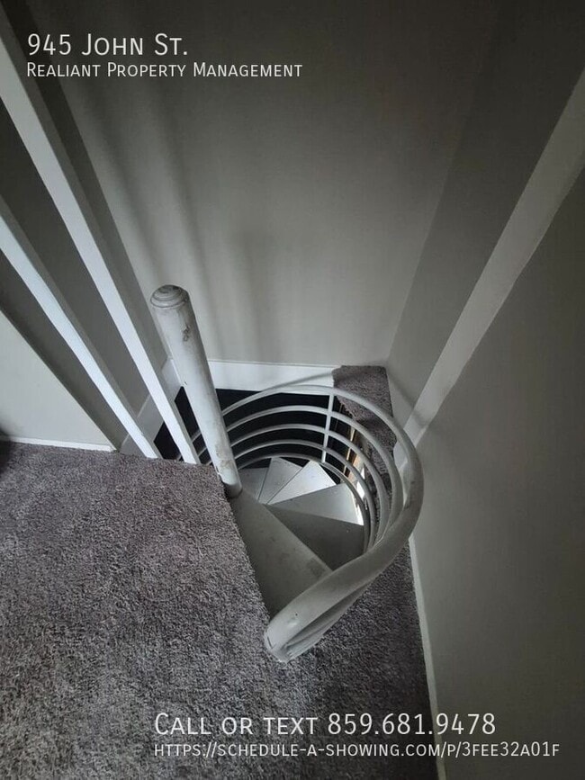 Building Photo - 945 John St