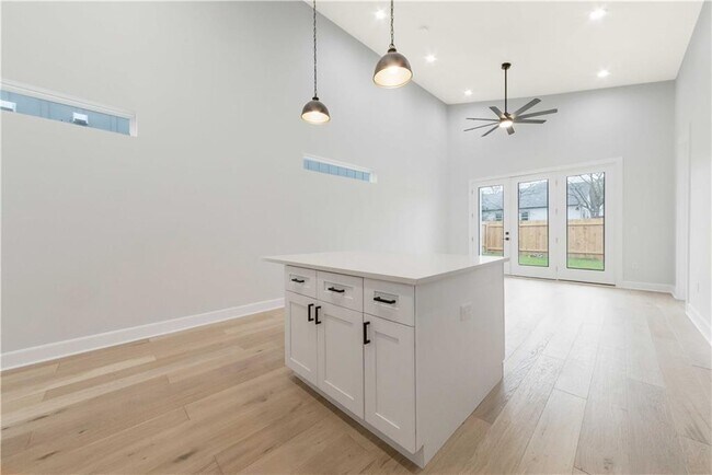 Building Photo - 1210 Brentwood St