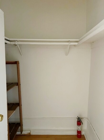 Building Photo - 4553 W 116th St