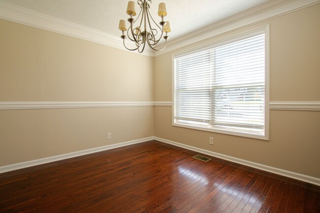 Building Photo - Pet Friendly Three Bedroom with Bonus!