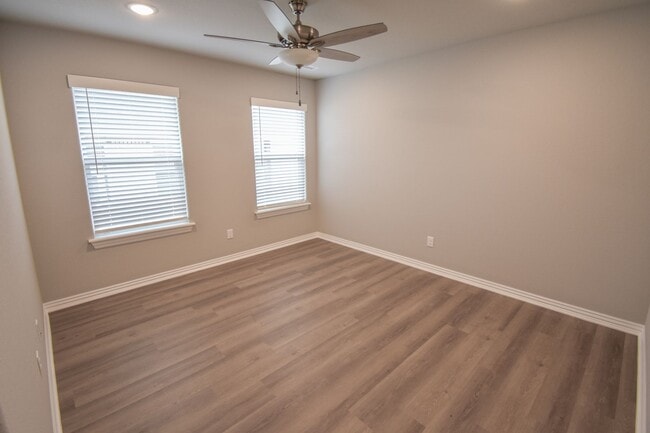 Building Photo - 3 Bedroom 2 Bath Duplex in Prairie Grove!!