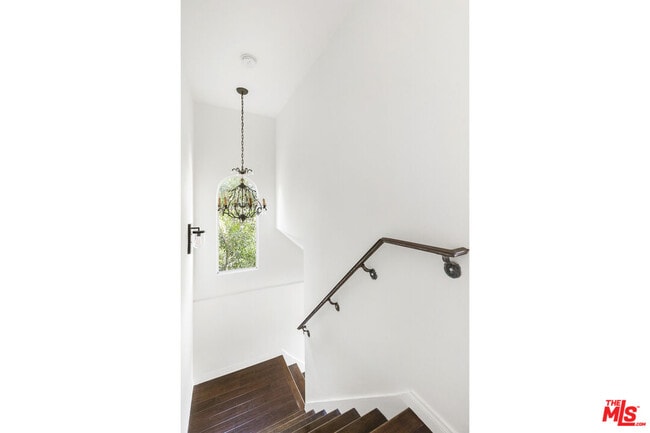 Stairs to bedrooms - 1850 San Jacinto St