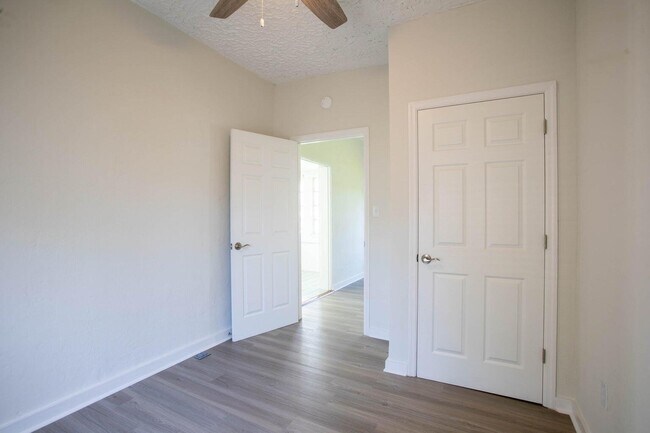 Building Photo - 1716 Mercer Ave