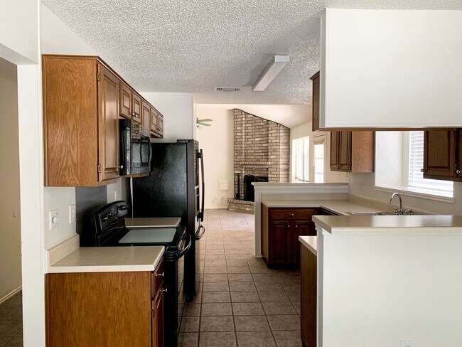 Building Photo - Ready for Move In! A wonderful all brick 1...