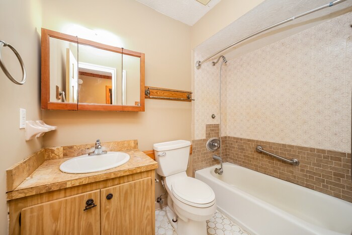 Building Photo - 14151 Grover Rd