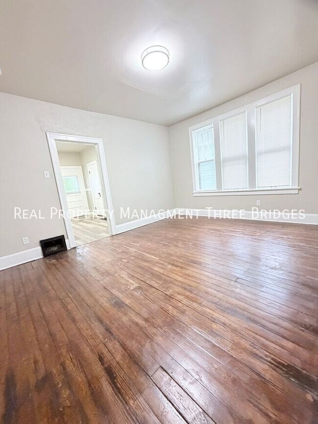 Building Photo - 5533 Grace Ave