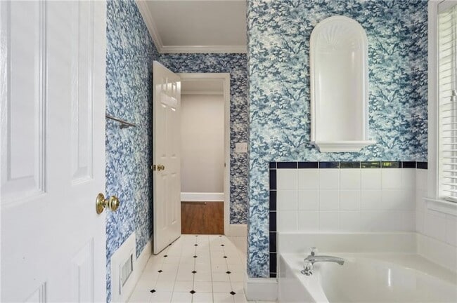 Building Photo - 22 Peachtree Hills Ave NE