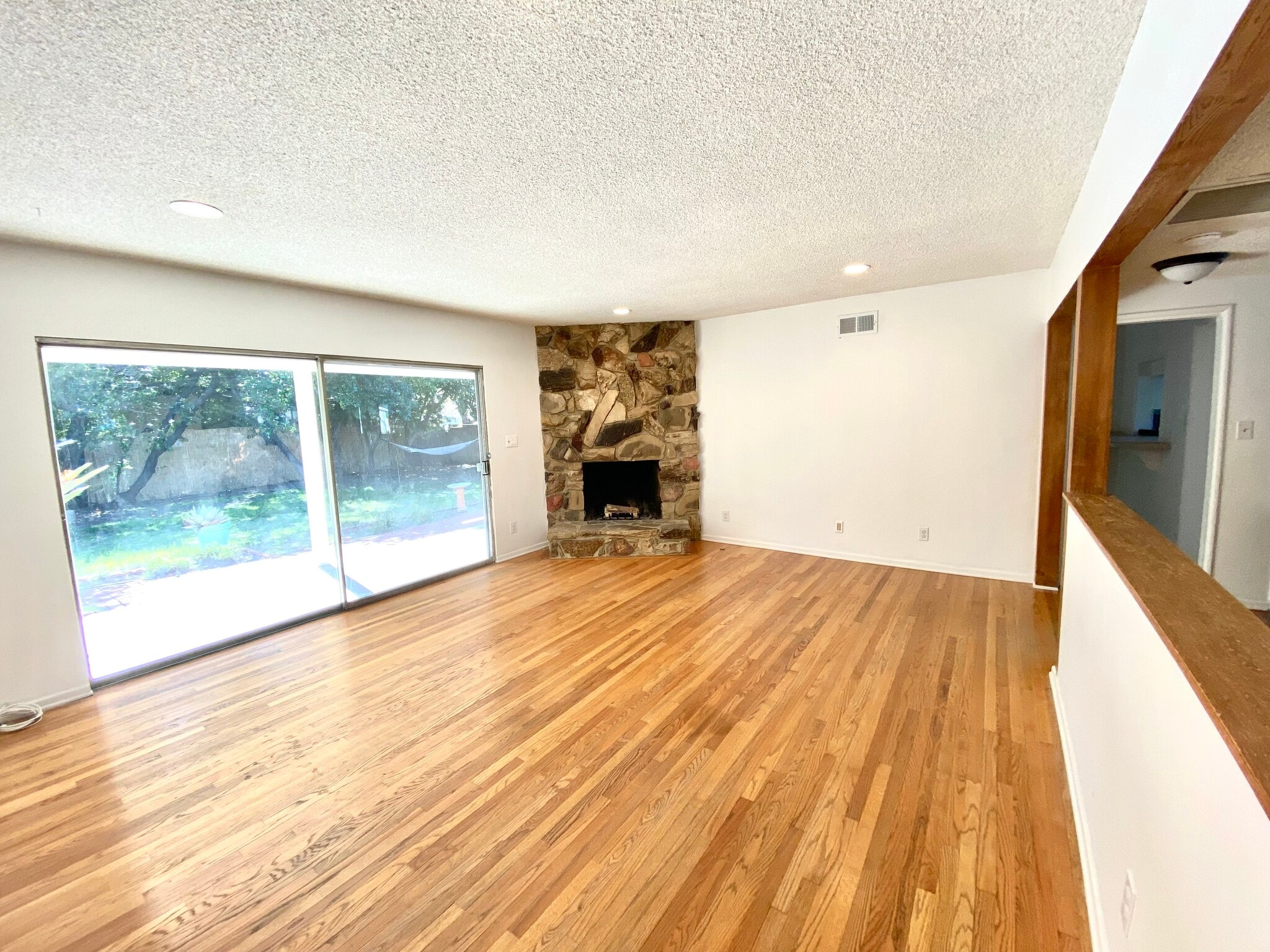 Building Photo - 18246 Sunburst St