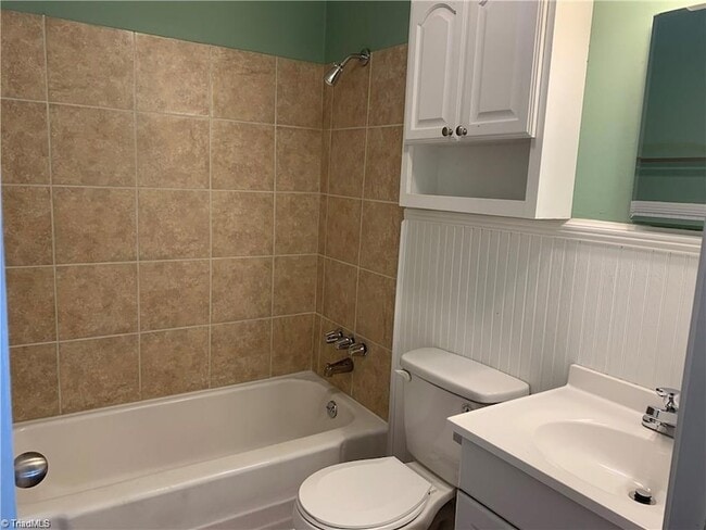 Building Photo - 1509 E Commerce Ave