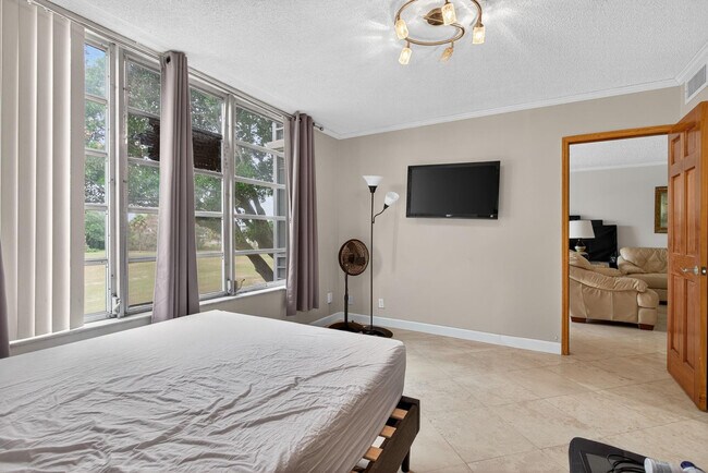 Building Photo - 2671 S Course Dr