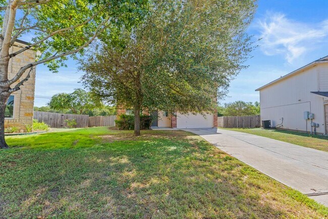 Building Photo - 722 Lavaca Loop