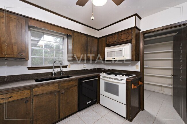 Building Photo - 3/2 Brick Home with Sunroom, Deck, and Car...