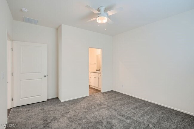 Building Photo - 364 Canary Song Dr