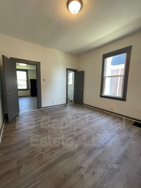 Building Photo - 205 S 16th St