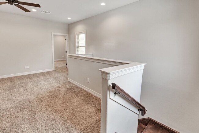 Building Photo - 311 Fairway Dr