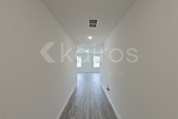 Building Photo - 111 Maple Dr