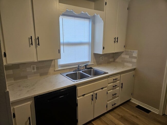 Building Photo - 1273 S Minneapolis St