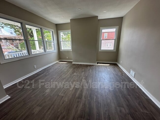 Building Photo - 3741 Wapello St