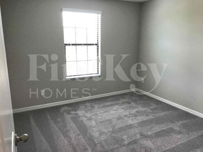 Building Photo - 9652 Sage Creek Dr