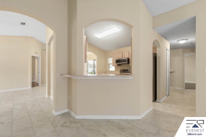 Building Photo - 57 Pin Oak Dr
