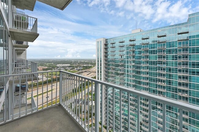 Building Photo - 5925 Almeda Rd