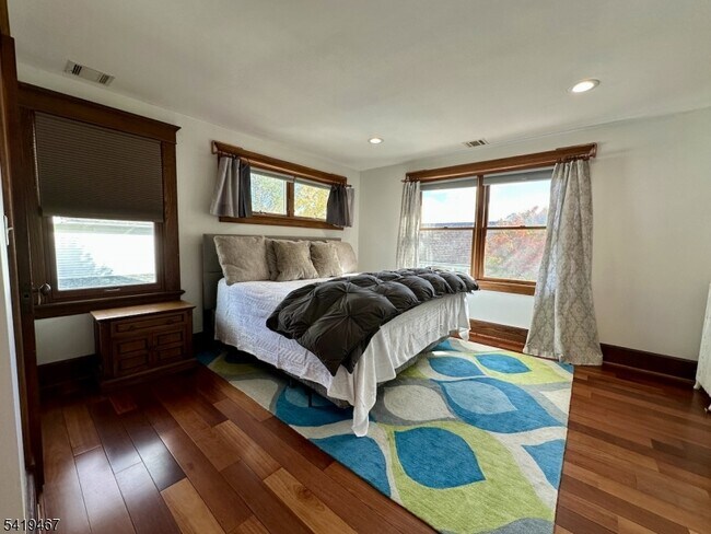 Building Photo - 12 Maple Ave