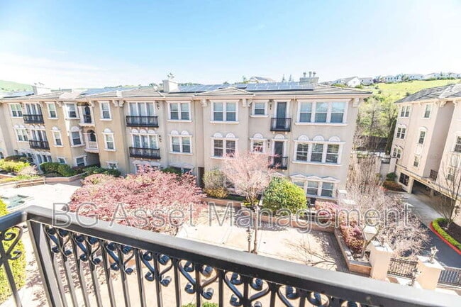 Building Photo - 1240 Sonata Dr