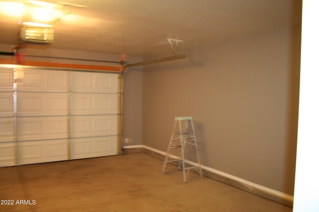 Building Photo - 11207 W Hopi St