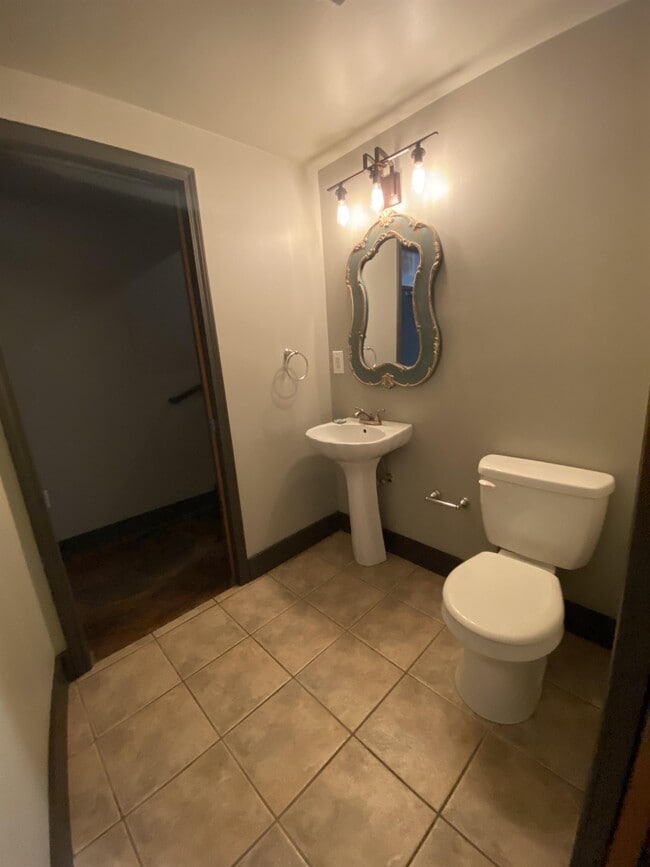 Building Photo - 403 S Gay St