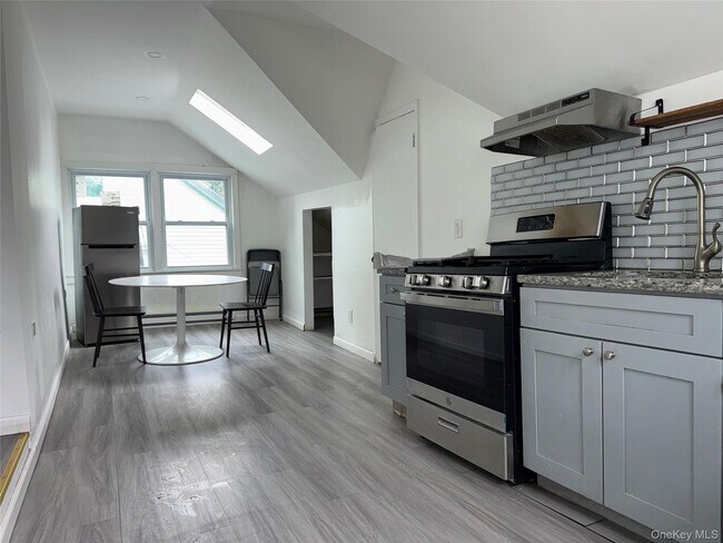 Building Photo - 300 Highland Ave