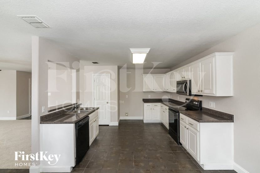 Building Photo - 5858 Blonde Canyon