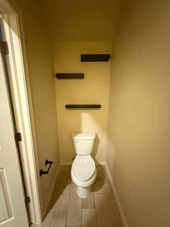 Building Photo - Charming 3BD/2.5BA with Garage in Legends West - Available Now!