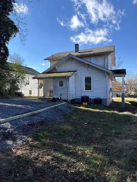 Building Photo - 3424 Daniel Ave