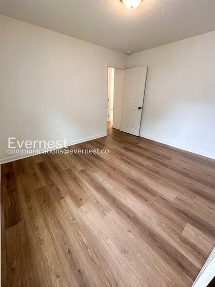 Building Photo - 411 E Torbush St