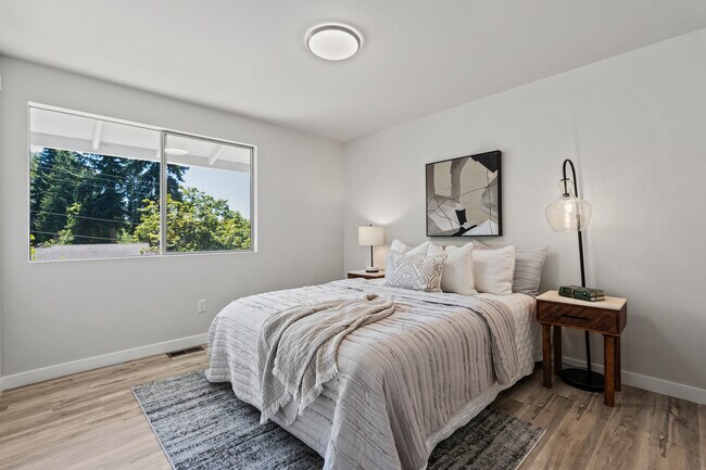 Building Photo - 13726 SE 24th St