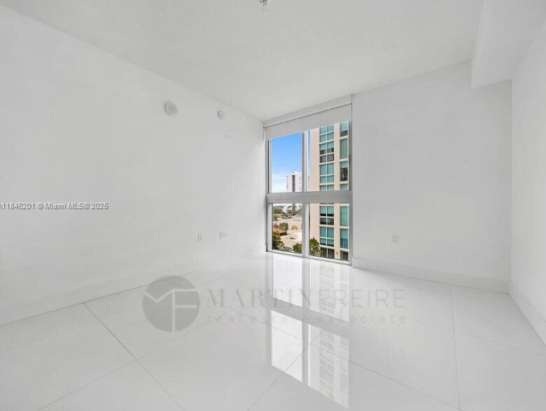 Building Photo - 300 Sunny Isles Blvd