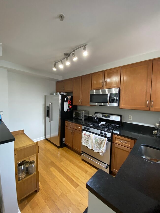 Building Photo - 1417 Newton St NW