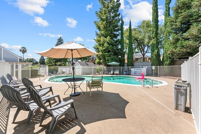 Building Photo - 2 Bedroom 2 Bathroom Condo in Citrus Heights