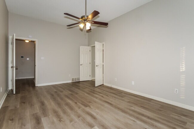 Building Photo - 7643 Shadow Hills Dr