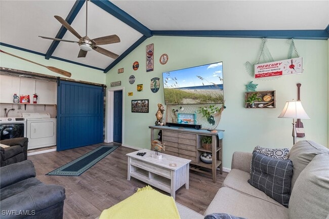 Building Photo - 11 2nd St