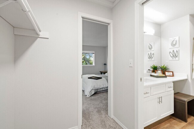 Building Photo - Water’s Edge Townhomes – Luxury Townhomes for Rent in Tacoma