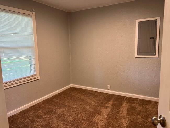Building Photo - 49 Carver Cir