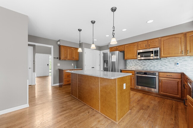 Building Photo - 47643 Ashford Dr S