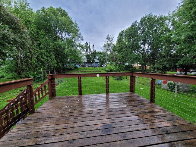 Building Photo - Coralville 4 bedroom 2.5 bath, 2 stall attached garage, fenced yard!