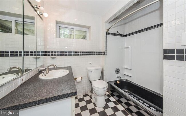 Building Photo - 8104 Heacock Ln