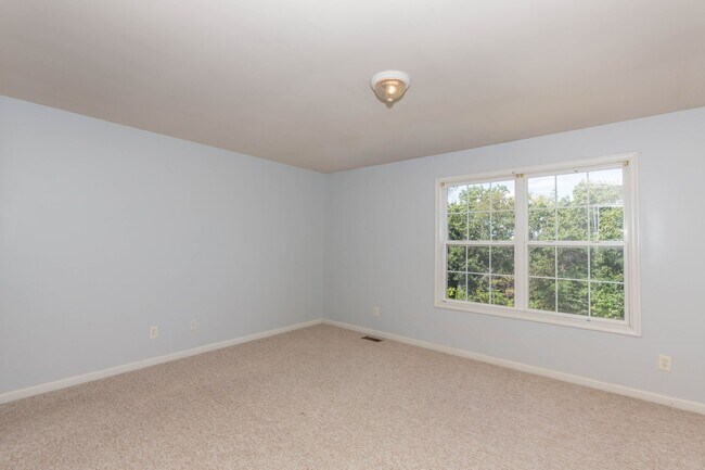 Building Photo - 3 Bed, 2.5 Bath in Martinsburg