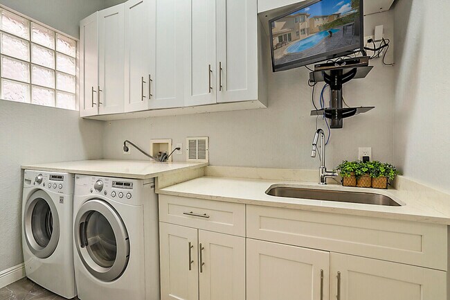 Building Photo - 7167 Ivy Crossing Ln