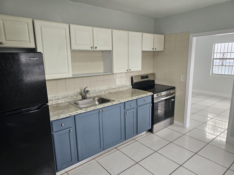 Building Photo - 1240 Rutland St