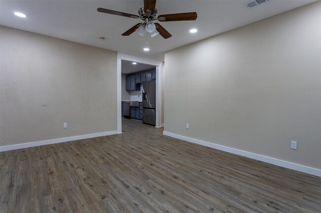 Building Photo - 840 Red Oak Ct